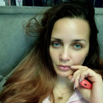 Яна Волш, 32